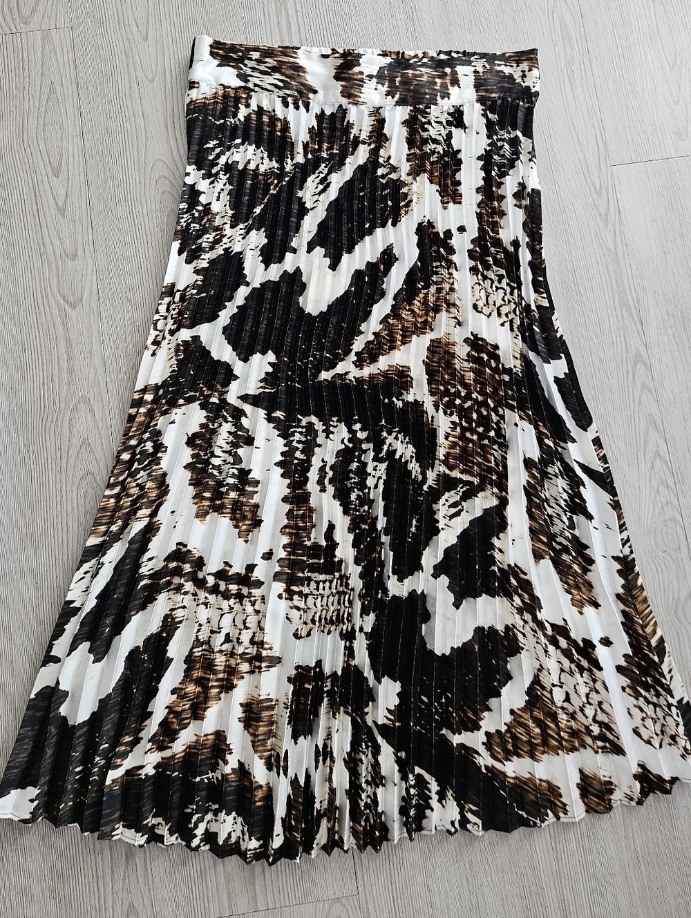 NWOT Worthington Pleated Animal-Print Skirt in White, Black & Brown